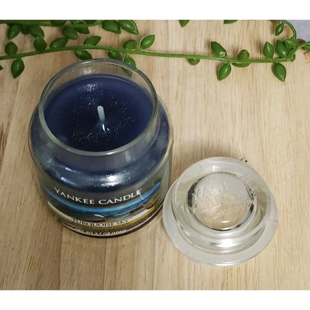 Yankee Candle Turquoise Sky Jar Candle 3.7 oz Blue Coastal Fresh Home Fragrance